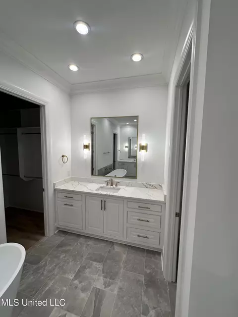 Bath - 107 Commonwealth Dr, Madison, MS 39110 photo 3 of 4