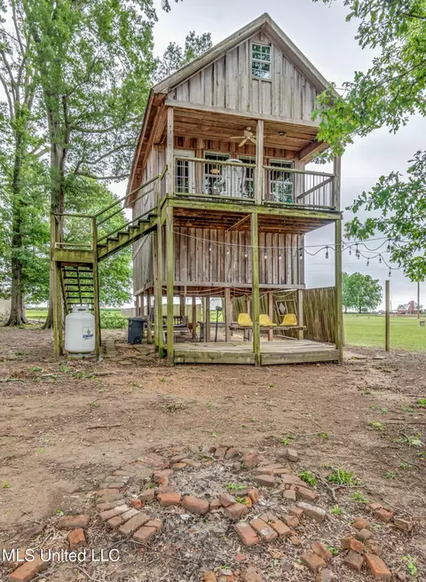 2419 Deerfield Rd, Yazoo City, MS 39194