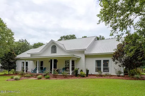 57 Co Rd 21, Laurel, MS 39443