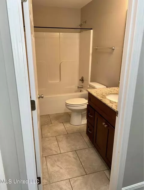 Bath - 900 Mitchell St, Picayune, MS 39466 photo 3 of 3