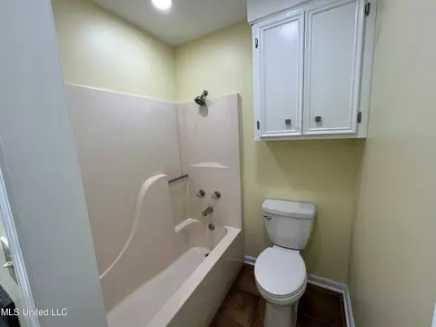 Bath - 214 Boteler Rd, Florence, MS 39073 photo 3 of 3