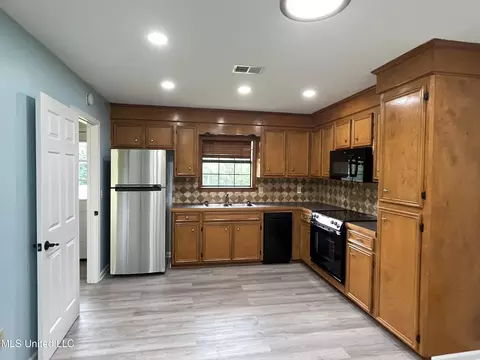 Kitchen - 214 Boteler Rd, Florence, MS 39073 photo 1 of 2