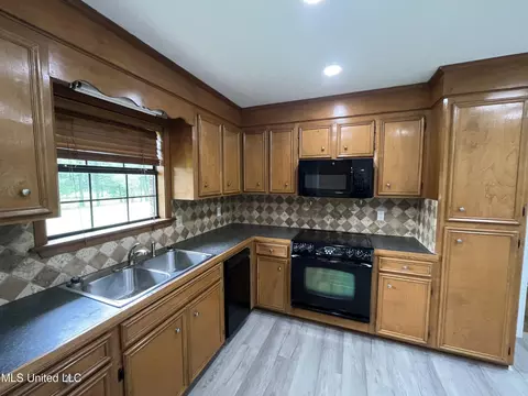 Kitchen - 214 Boteler Rd, Florence, MS 39073 photo 2 of 2
