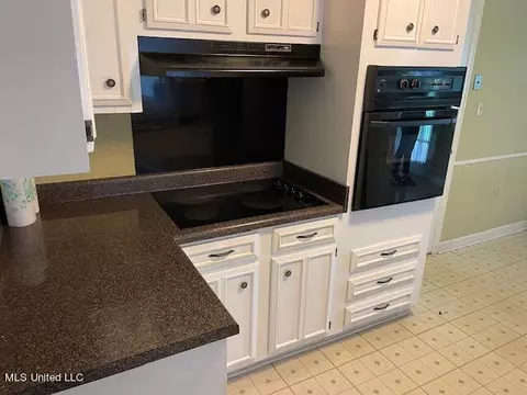 Kitchen - 107 Oak Park Dr, Forest, MS 39074 photo 2 of 2