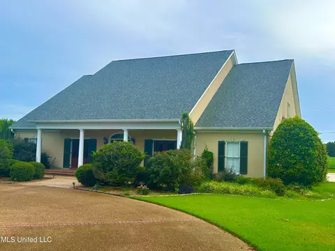 1308 Robert E Lee Dr, Greenwood, MS 38930