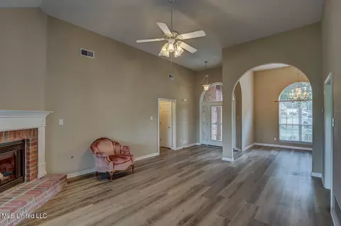 Living - 1437 Chime Cv, Hernando, MS 38632 photo 2 of 4