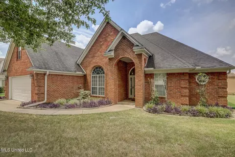 1437 Chime Cv, Hernando, MS 38632