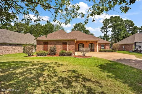 521 Pelahatchie Shore Dr, Brandon, MS 39047