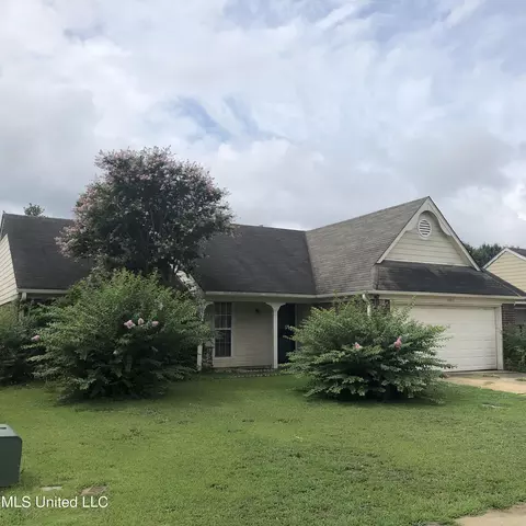 10713 Oak Leaf Dr, Olive Branch, MS 38654