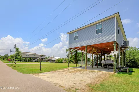 4014 Sailfish St, Bay Saint Louis, MS 39520