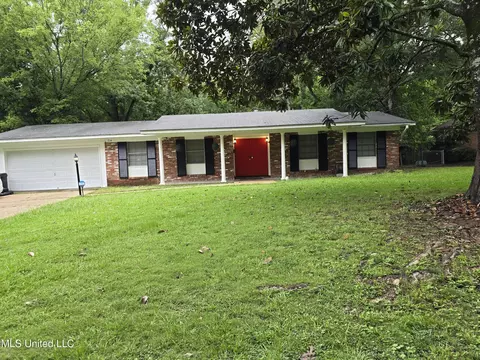 214 Colonial Cir, Jackson, MS 39211