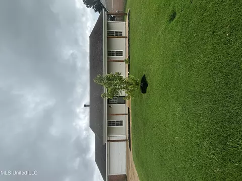 6368 W Oak Run Dr, Olive Branch, MS 38654