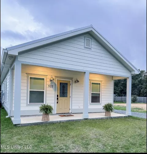 522 Seventh Street St, Bay Saint Louis, MS 39520