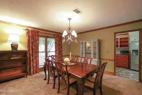Dining - 33 Moss Woods Pl, Madison, MS 39110 photo 2 of 4