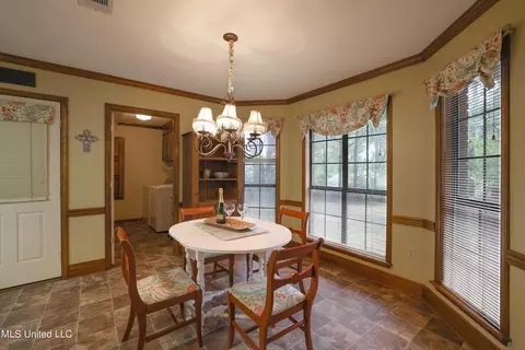 Dining - 33 Moss Woods Pl, Madison, MS 39110 photo 3 of 4