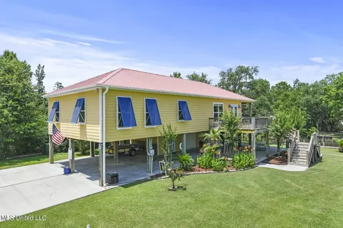 64 Wolfe St, Bay Saint Louis, MS 39520