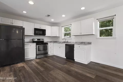 Kitchen - 6 Leisha Dr, Long Beach, MS 39560 photo 1 of 3