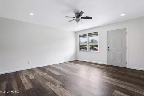 Living - 6 Leisha Dr, Long Beach, MS 39560 photo 4 of 7