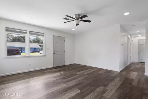 Living - 6 Leisha Dr, Long Beach, MS 39560 photo 5 of 7