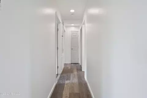Entry Way - 6 Leisha Dr, Long Beach, MS 39560 photo 1 of 1
