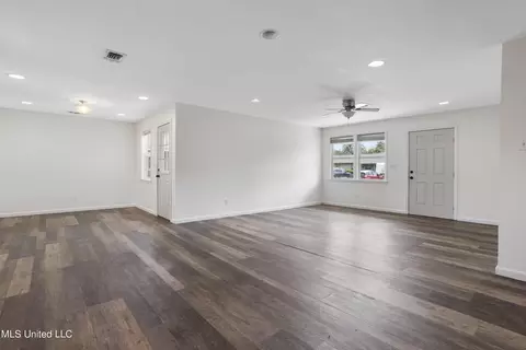 Living - 6 Leisha Dr, Long Beach, MS 39560 photo 2 of 7