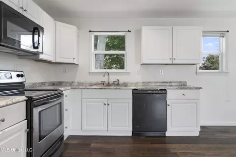 Kitchen - 6 Leisha Dr, Long Beach, MS 39560 photo 3 of 3