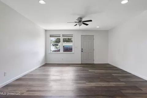 Living - 6 Leisha Dr, Long Beach, MS 39560 photo 3 of 7