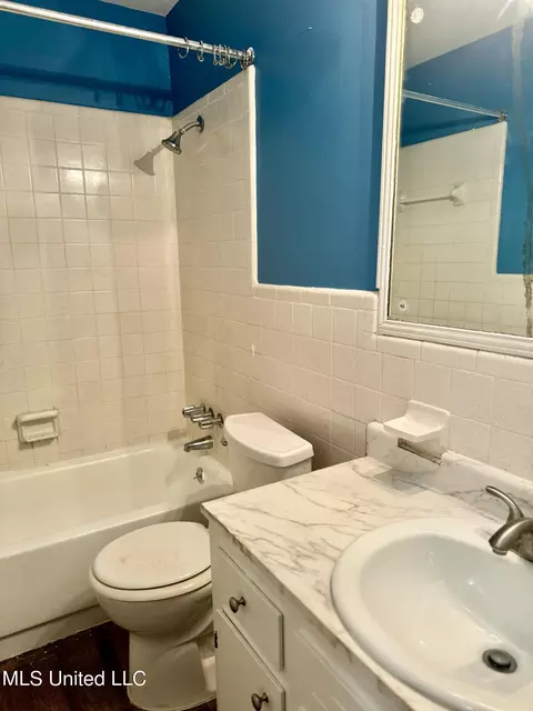 Bath - 1303 Dorgan St, Jackson, MS 39204 photo 2 of 3