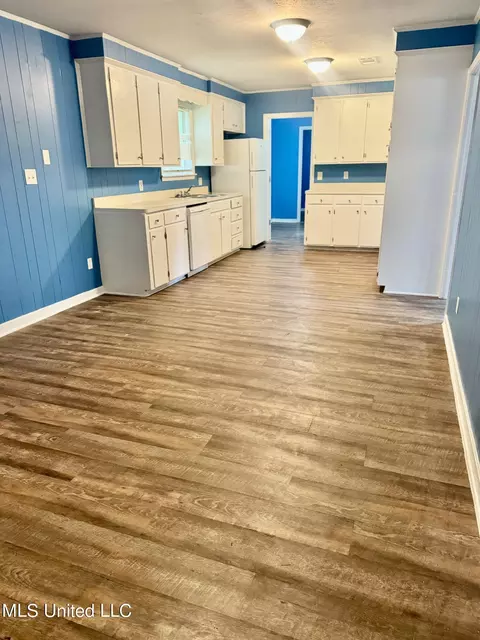 Kitchen - 1303 Dorgan St, Jackson, MS 39204 photo 2 of 3