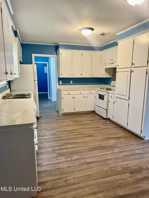 Kitchen - 1303 Dorgan St, Jackson, MS 39204 photo 3 of 3