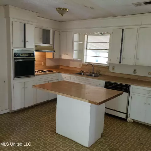 1726 Dianne Dr, Jackson, MS 39204 photo 4