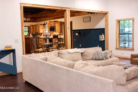 Living - 547 County Road 19, Stringer, MS 39481 photo 1 of 2