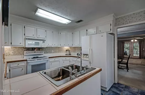 Kitchen - 523 Brookstone Dr, Madison, MS 39110 photo 1 of 1