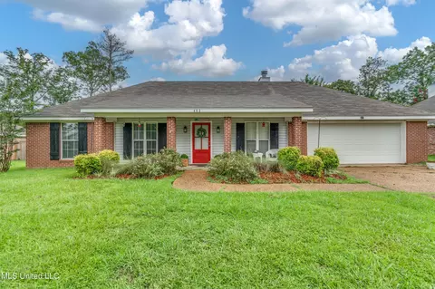 452 Oak Lawn Dr, Pearl, MS 39208