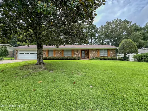 1217 Canterbury Ln, Clinton, MS 39056