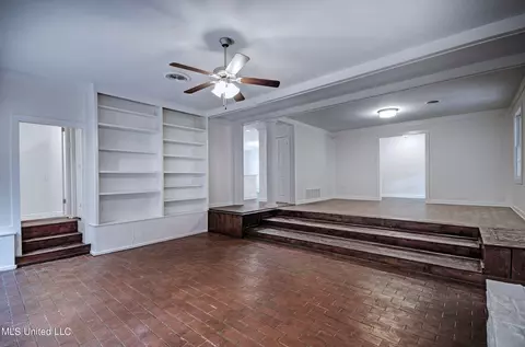 Living - 1806 Ridgeover Pl, Jackson, MS 39211 photo 5 of 6