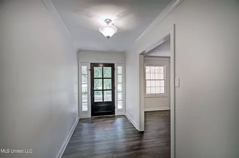 Entry Way - 1806 Ridgeover Pl, Jackson, MS 39211 photo 1 of 1