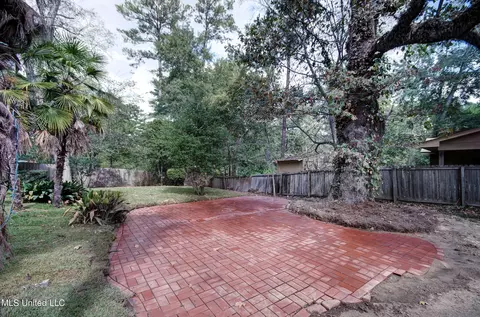 Exterior - 1806 Ridgeover Pl, Jackson, MS 39211 photo 3 of 4