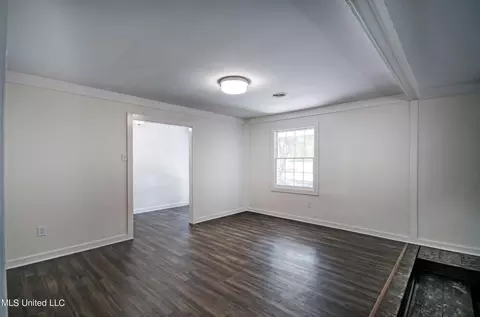 Living - 1806 Ridgeover Pl, Jackson, MS 39211 photo 3 of 6