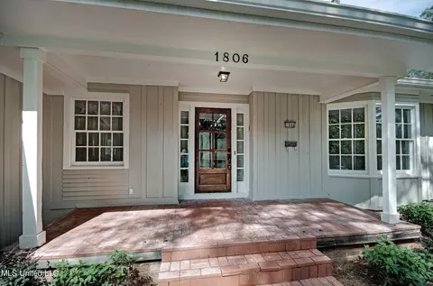 1806 Ridgeover Pl, Jackson, MS 39211