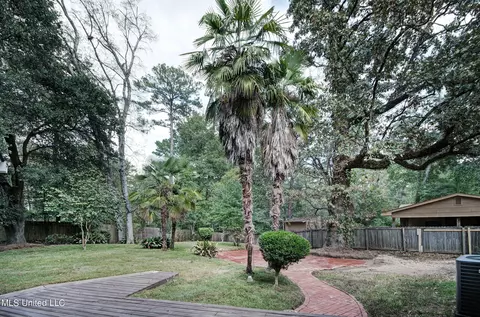 Exterior - 1806 Ridgeover Pl, Jackson, MS 39211 photo 2 of 4