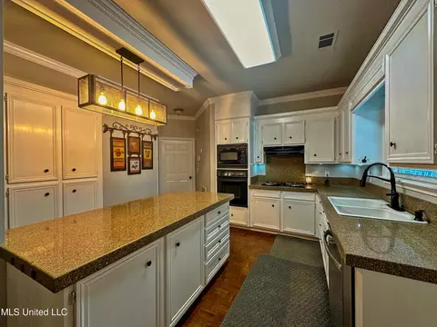 Kitchen - 1165 Green Gable Pl, Terry, MS 39170 photo 2 of 2