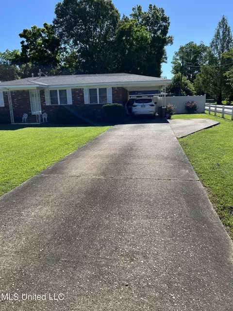 304 Warren St, Como, MS 38619