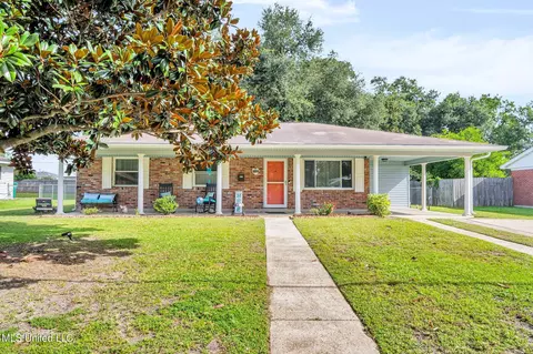 2177 Collins Blvd, Gulfport, MS 39507