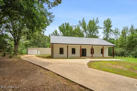 364 Cedar Crest Dr, Coldwater, MS 38618