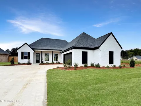 908 Brunswick Ct, Flowood, MS 39232