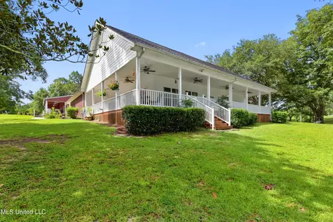 172 Blue Lakes Dr, Lucedale, MS 39452