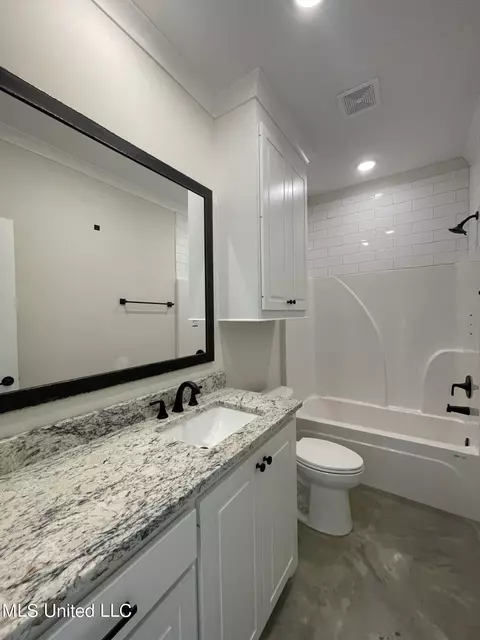 Bath - 319 Tremont Dr, Florence, MS 39073 photo 3 of 4