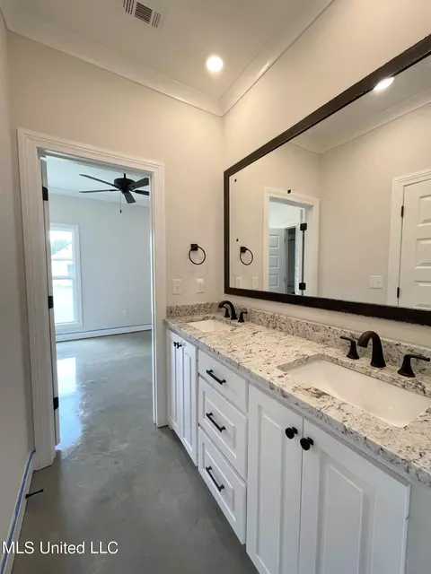 Bath - 319 Tremont Dr, Florence, MS 39073 photo 4 of 4