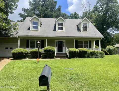 121 Colonial Glen Dr, Jackson, MS 39211